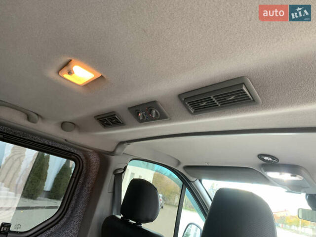 Серый Рено Трафик, объемом двигателя 2 л и пробегом 262 тыс. км за 13600 $, фото 19 на Automoto.ua