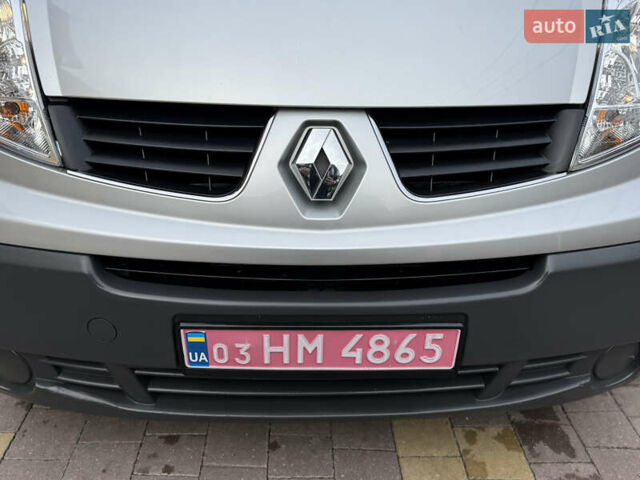 Серый Рено Трафик, объемом двигателя 2 л и пробегом 221 тыс. км за 15071 $, фото 20 на Automoto.ua