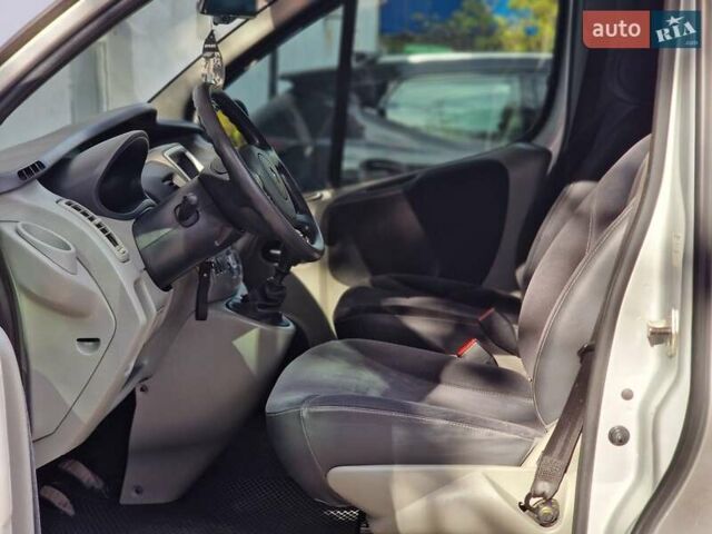 Серый Рено Трафик, объемом двигателя 2 л и пробегом 235 тыс. км за 16490 $, фото 39 на Automoto.ua