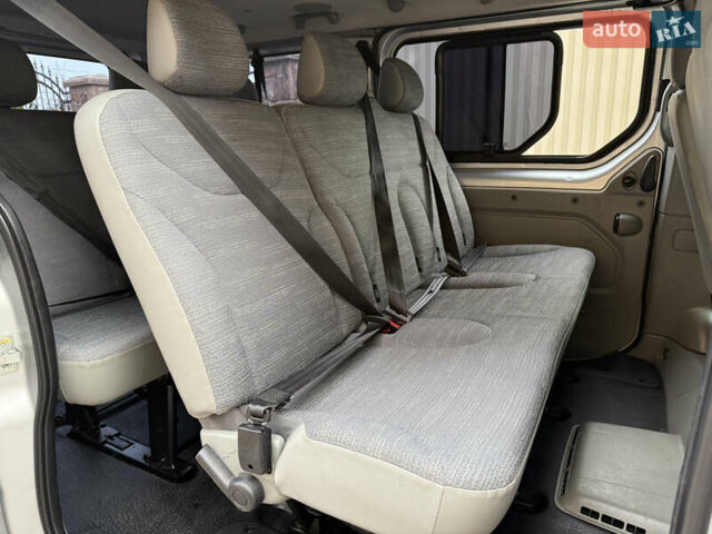 Серый Рено Трафик, объемом двигателя 2 л и пробегом 221 тыс. км за 15071 $, фото 60 на Automoto.ua