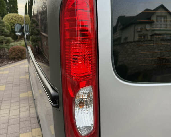 Серый Рено Трафик, объемом двигателя 2 л и пробегом 221 тыс. км за 15071 $, фото 51 на Automoto.ua