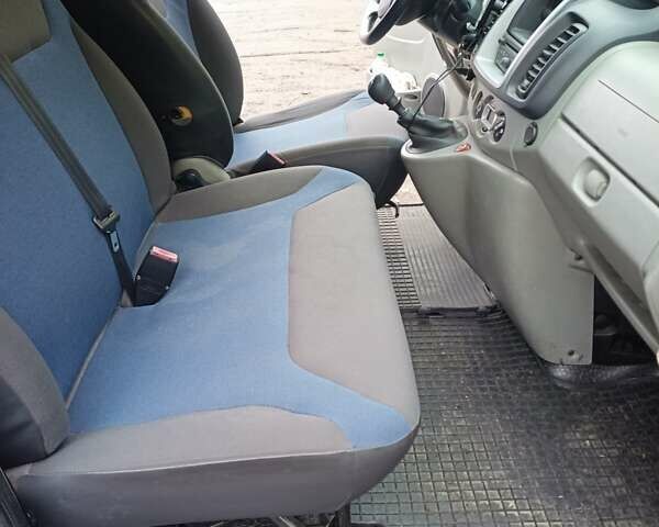 Сірий Рено Трафік, об'ємом двигуна 2 л та пробігом 218 тис. км за 14500 $, фото 10 на Automoto.ua