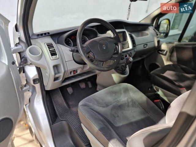 Серый Рено Трафик, объемом двигателя 2 л и пробегом 235 тыс. км за 16490 $, фото 35 на Automoto.ua