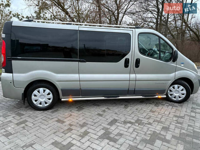 Сірий Рено Трафік, об'ємом двигуна 2 л та пробігом 401 тис. км за 15400 $, фото 4 на Automoto.ua