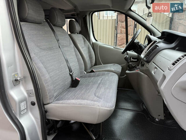 Серый Рено Трафик, объемом двигателя 2 л и пробегом 221 тыс. км за 15071 $, фото 69 на Automoto.ua