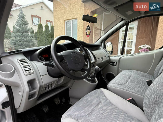 Серый Рено Трафик, объемом двигателя 2 л и пробегом 221 тыс. км за 15071 $, фото 32 на Automoto.ua