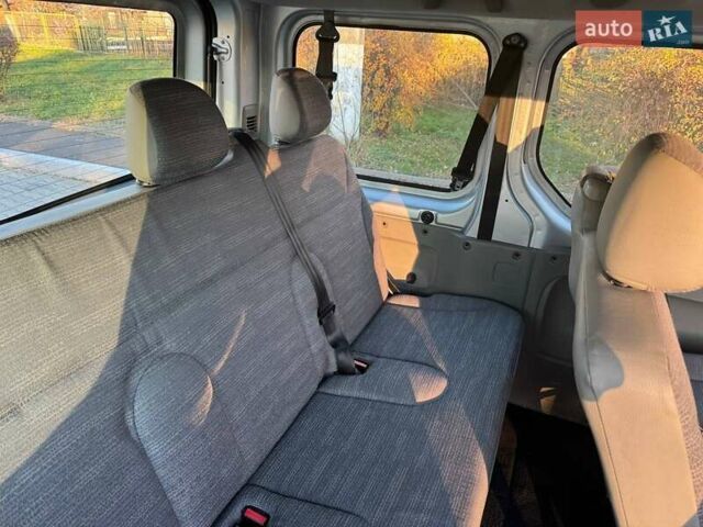 Серый Рено Трафик, объемом двигателя 2 л и пробегом 226 тыс. км за 13999 $, фото 20 на Automoto.ua