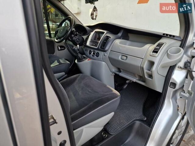 Серый Рено Трафик, объемом двигателя 2 л и пробегом 235 тыс. км за 16490 $, фото 41 на Automoto.ua