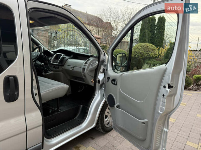 Серый Рено Трафик, объемом двигателя 2 л и пробегом 221 тыс. км за 15071 $, фото 65 на Automoto.ua