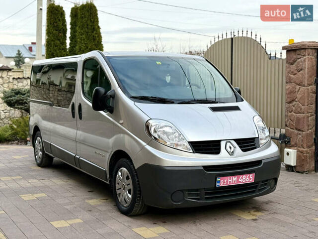 Серый Рено Трафик, объемом двигателя 2 л и пробегом 221 тыс. км за 15071 $, фото 1 на Automoto.ua