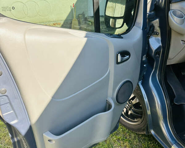 Серый Рено Трафик, объемом двигателя 2 л и пробегом 5 тыс. км за 8300 $, фото 8 на Automoto.ua