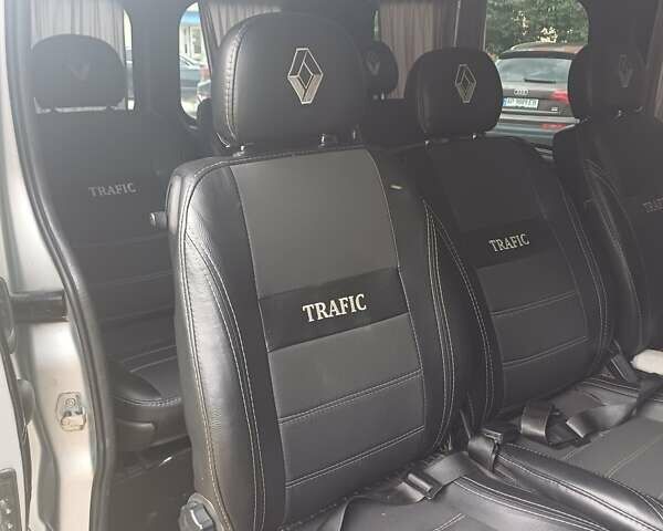 Серый Рено Трафик, объемом двигателя 2 л и пробегом 234 тыс. км за 13500 $, фото 5 на Automoto.ua