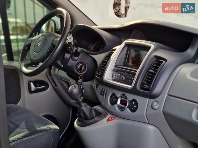 Серый Рено Трафик, объемом двигателя 2 л и пробегом 235 тыс. км за 16490 $, фото 46 на Automoto.ua