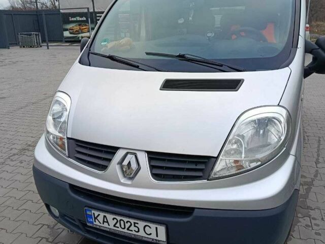 Серый Рено Трафик, объемом двигателя 2 л и пробегом 214 тыс. км за 13000 $, фото 2 на Automoto.ua