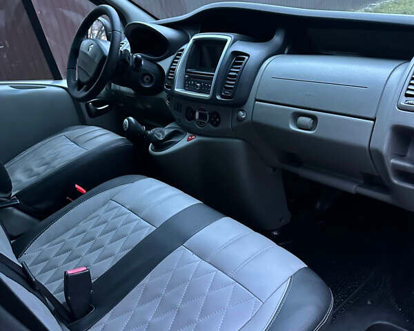 Сірий Рено Трафік, об'ємом двигуна 2 л та пробігом 270 тис. км за 15700 $, фото 15 на Automoto.ua