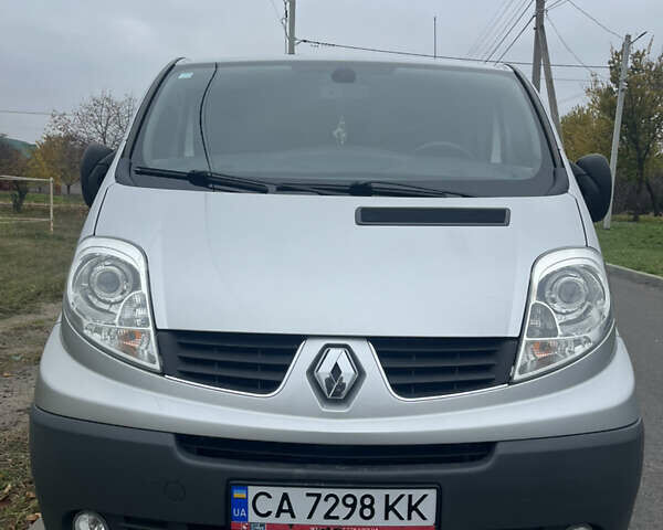Серый Рено Трафик, объемом двигателя 2 л и пробегом 272 тыс. км за 16500 $, фото 20 на Automoto.ua