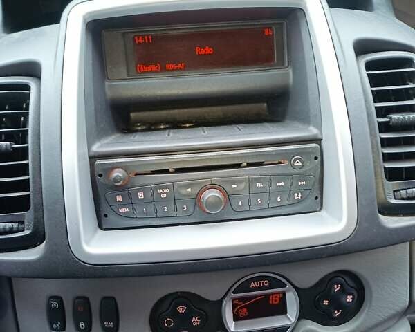 Сірий Рено Трафік, об'ємом двигуна 2 л та пробігом 218 тис. км за 14500 $, фото 1 на Automoto.ua