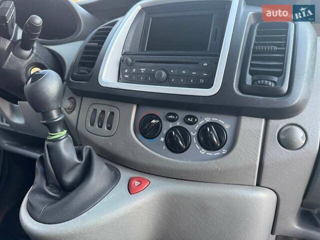 Сірий Рено Трафік, об'ємом двигуна 2 л та пробігом 226 тис. км за 14200 $, фото 30 на Automoto.ua