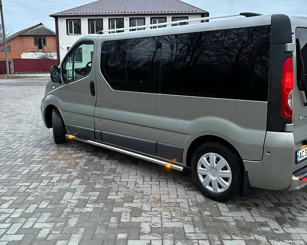 Сірий Рено Трафік, об'ємом двигуна 2 л та пробігом 401 тис. км за 15400 $, фото 3 на Automoto.ua