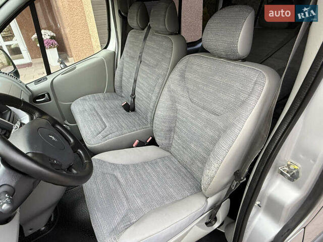 Серый Рено Трафик, объемом двигателя 2 л и пробегом 221 тыс. км за 15071 $, фото 30 на Automoto.ua