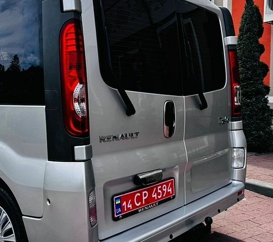 Сірий Рено Трафік, об'ємом двигуна 2 л та пробігом 250 тис. км за 15950 $, фото 35 на Automoto.ua