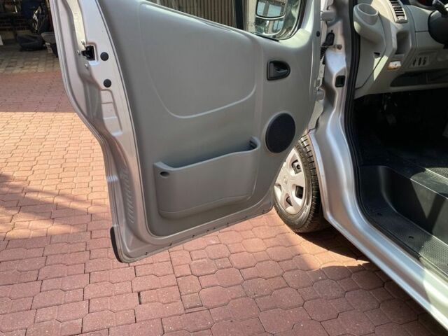 Серый Рено Трафик, объемом двигателя 2 л и пробегом 135 тыс. км за 9100 $, фото 22 на Automoto.ua