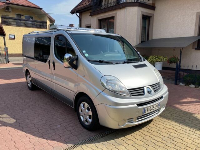 Серый Рено Трафик, объемом двигателя 2 л и пробегом 135 тыс. км за 9100 $, фото 1 на Automoto.ua