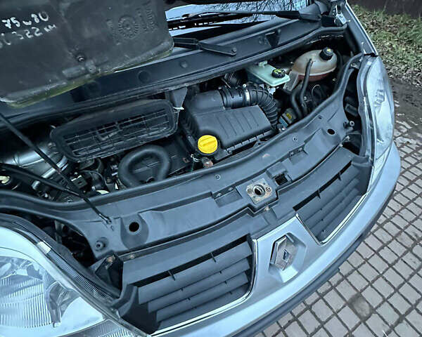 Сірий Рено Трафік, об'ємом двигуна 2 л та пробігом 270 тис. км за 15700 $, фото 28 на Automoto.ua