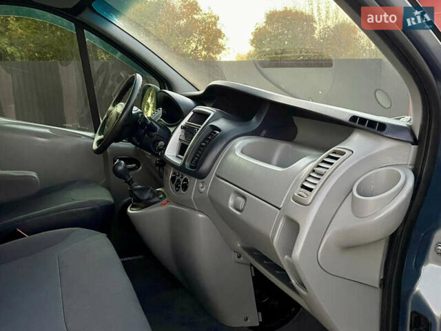 Серый Рено Трафик, объемом двигателя 2 л и пробегом 299 тыс. км за 14499 $, фото 56 на Automoto.ua