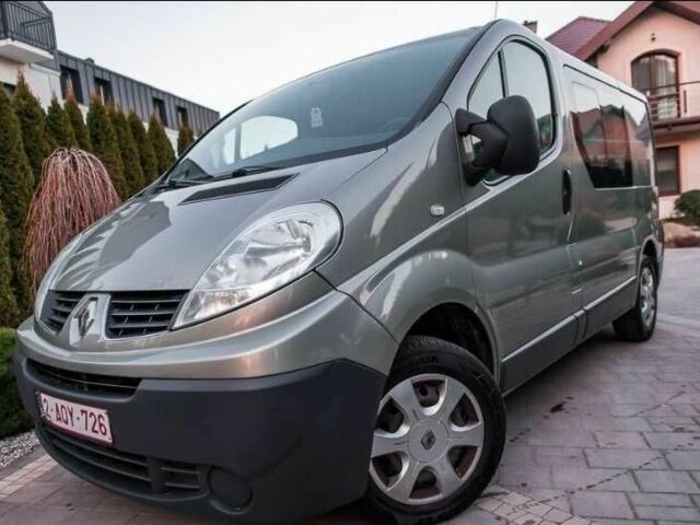 Серый Рено Трафик, объемом двигателя 2 л и пробегом 185 тыс. км за 6700 $, фото 2 на Automoto.ua
