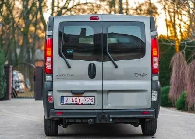 Серый Рено Трафик, объемом двигателя 2 л и пробегом 185 тыс. км за 6700 $, фото 4 на Automoto.ua