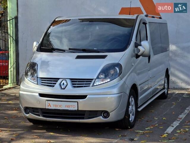 Серый Рено Трафик, объемом двигателя 2 л и пробегом 235 тыс. км за 16490 $, фото 3 на Automoto.ua