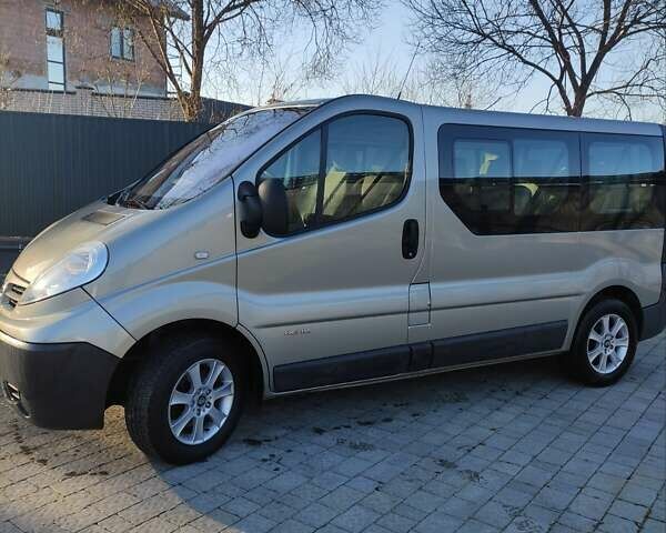 Серый Рено Трафик, объемом двигателя 2 л и пробегом 238 тыс. км за 14700 $, фото 7 на Automoto.ua