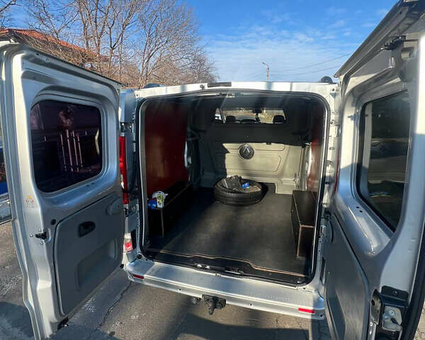 Серый Рено Трафик, объемом двигателя 2 л и пробегом 245 тыс. км за 16900 $, фото 24 на Automoto.ua