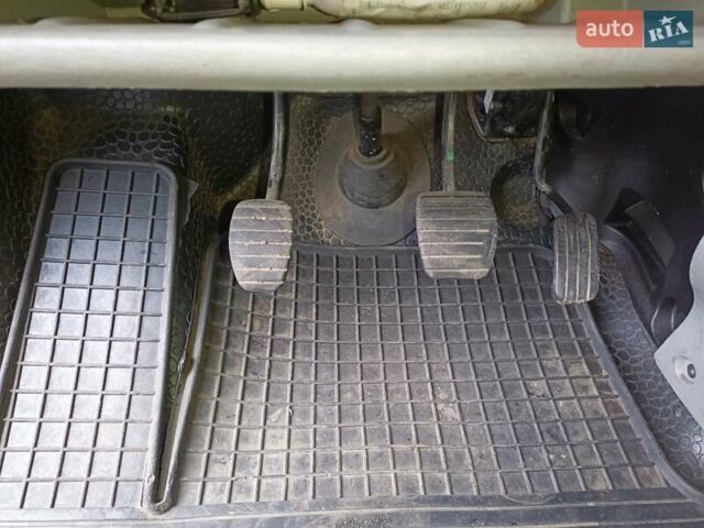 Сірий Рено Трафік, об'ємом двигуна 2 л та пробігом 218 тис. км за 14500 $, фото 3 на Automoto.ua