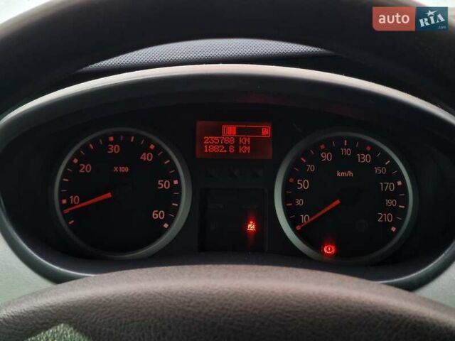 Серый Рено Трафик, объемом двигателя 2 л и пробегом 235 тыс. км за 16490 $, фото 64 на Automoto.ua