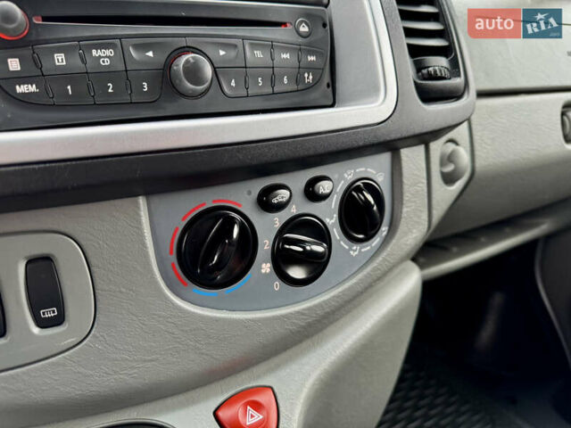 Рено Трафик 2013 в Полтаве на Automoto.ua Серый Рено Трафик, объемом двигателя 2 л и пробегом 138 тыс. км за 17750 $, фото 31 на Automoto.ua