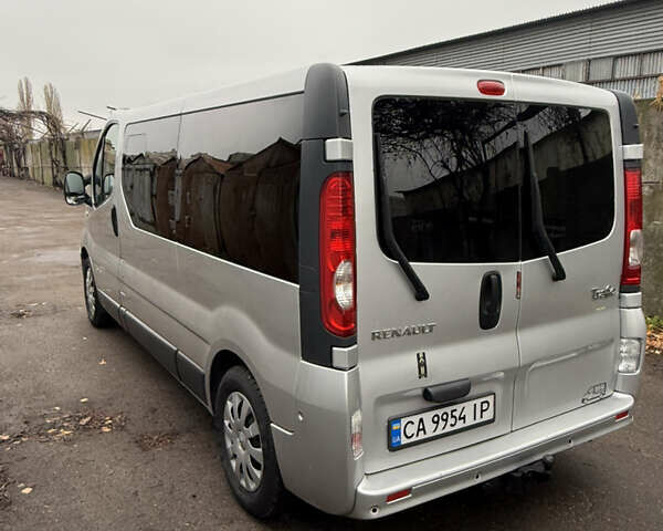 Серый Рено Трафик, объемом двигателя 2 л и пробегом 444 тыс. км за 16000 $, фото 7 на Automoto.ua
