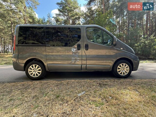 Сірий Рено Трафік, об'ємом двигуна 2 л та пробігом 267 тис. км за 16800 $, фото 16 на Automoto.ua
