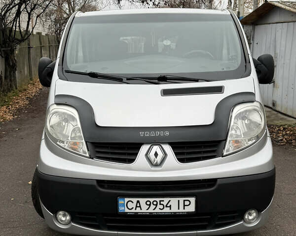 Серый Рено Трафик, объемом двигателя 2 л и пробегом 444 тыс. км за 16000 $, фото 1 на Automoto.ua