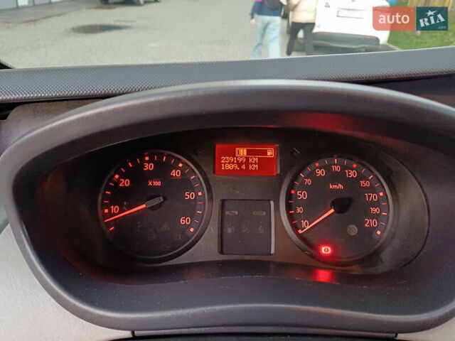 Серый Рено Трафик, объемом двигателя 2 л и пробегом 239 тыс. км за 15800 $, фото 11 на Automoto.ua