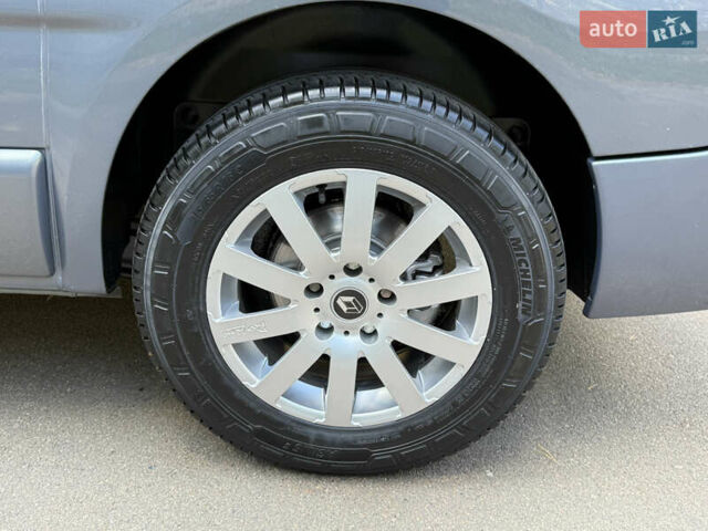 Сірий Рено Трафік, об'ємом двигуна 2 л та пробігом 267 тис. км за 16800 $, фото 19 на Automoto.ua