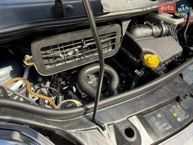 Сірий Рено Трафік, об'ємом двигуна 2 л та пробігом 267 тис. км за 16800 $, фото 66 на Automoto.ua