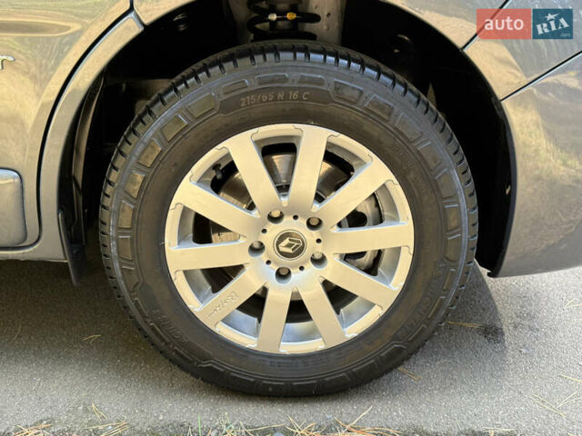 Сірий Рено Трафік, об'ємом двигуна 2 л та пробігом 267 тис. км за 16800 $, фото 17 на Automoto.ua