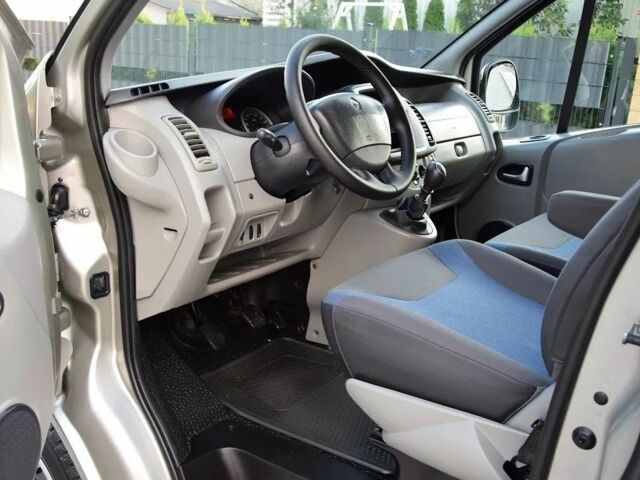 Серый Рено Трафик, объемом двигателя 2 л и пробегом 127 тыс. км за 9400 $, фото 18 на Automoto.ua