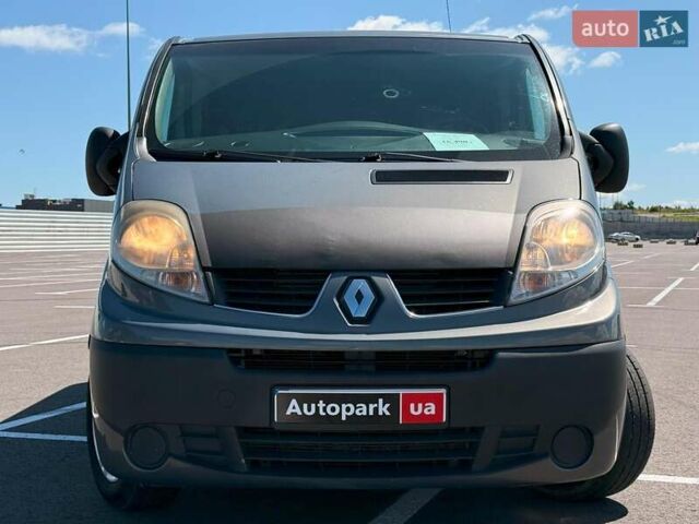 Серый Рено Трафик, объемом двигателя 2 л и пробегом 312 тыс. км за 16000 $, фото 1 на Automoto.ua