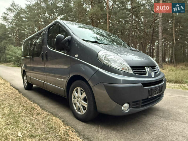 Серый Рено Трафик, объемом двигателя 2 л и пробегом 196 тыс. км за 17800 $, фото 2 на Automoto.ua