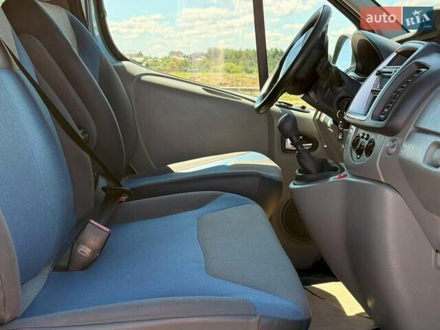 Серый Рено Трафик, объемом двигателя 2 л и пробегом 312 тыс. км за 16000 $, фото 14 на Automoto.ua