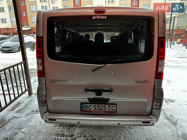 Серый Рено Трафик, объемом двигателя 2 л и пробегом 349 тыс. км за 18600 $, фото 5 на Automoto.ua
