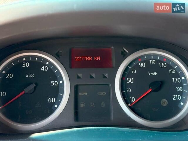 Серый Рено Трафик, объемом двигателя 2 л и пробегом 312 тыс. км за 16000 $, фото 21 на Automoto.ua